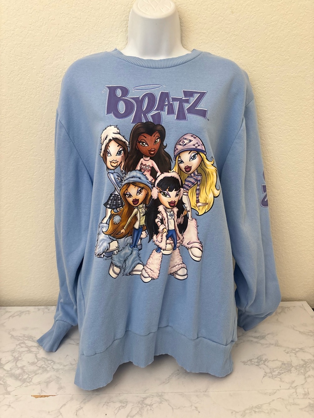 Bratz Dolls Sweatshirt Womens M Graphic Crewneck Pullover Top Blue Long Sleeve